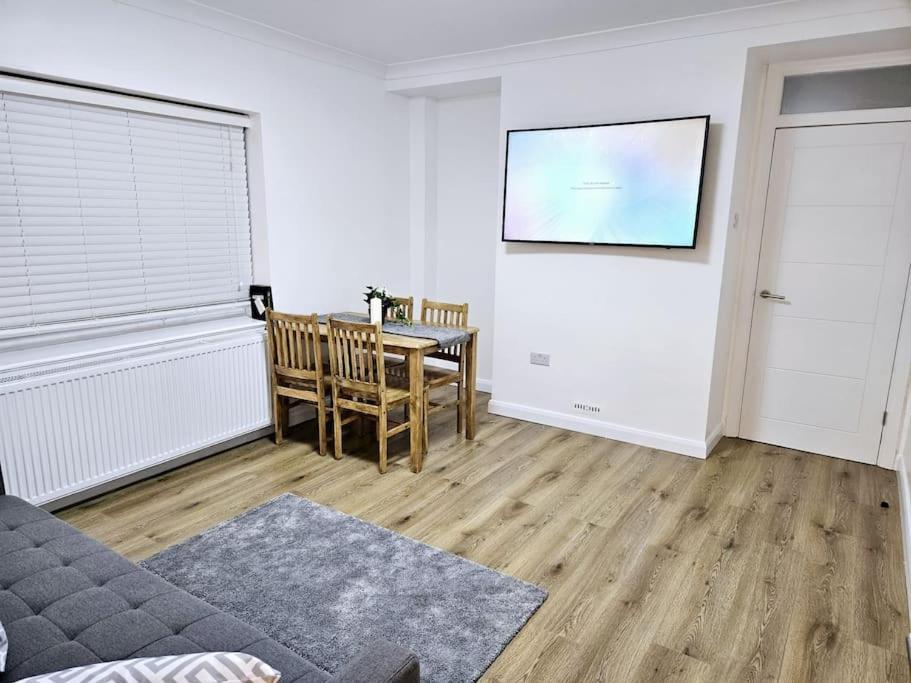 Wonderful Apartment In Wembley Londres Extérieur photo