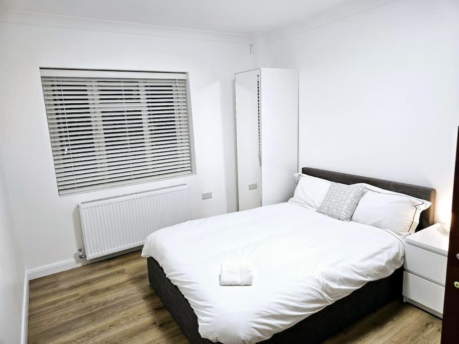 Wonderful Apartment In Wembley Londres Extérieur photo